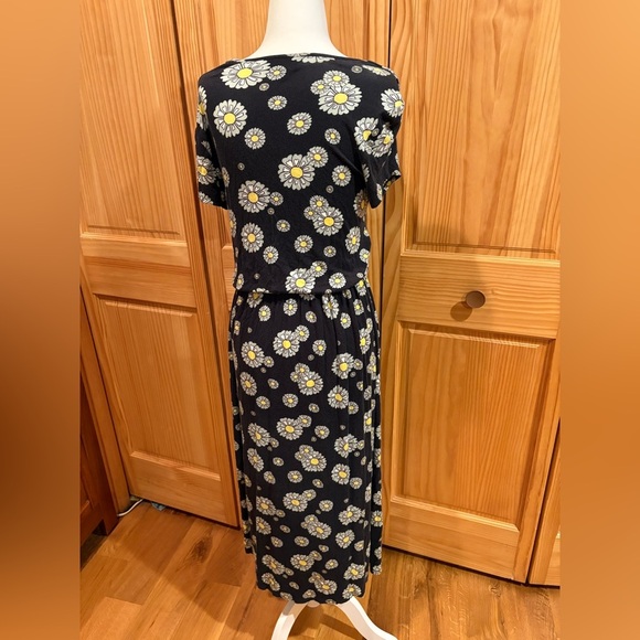 ModCloth daisy print faux wrap midi dress - Picture 2 of 14